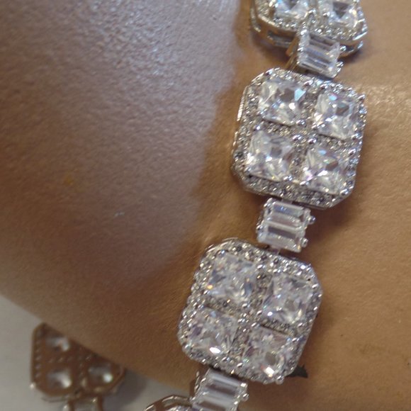 Tiara 9.25 Sterling Silver Infinity Bracelet NWT - Picture 3 of 14